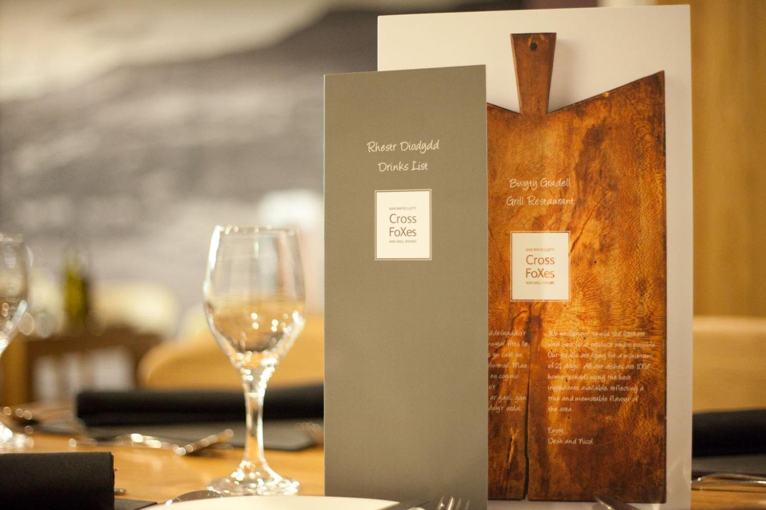 Cross Foxes - Bar Grill Rooms Dolgellau Exterior photo