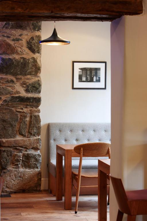 Cross Foxes - Bar Grill Rooms Dolgellau Exterior photo